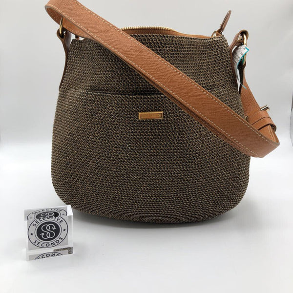 R300+ Straw Front pocket crossbody