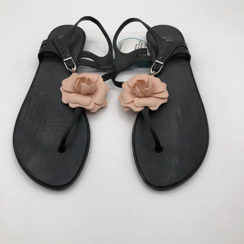 10 Flower thong sandal