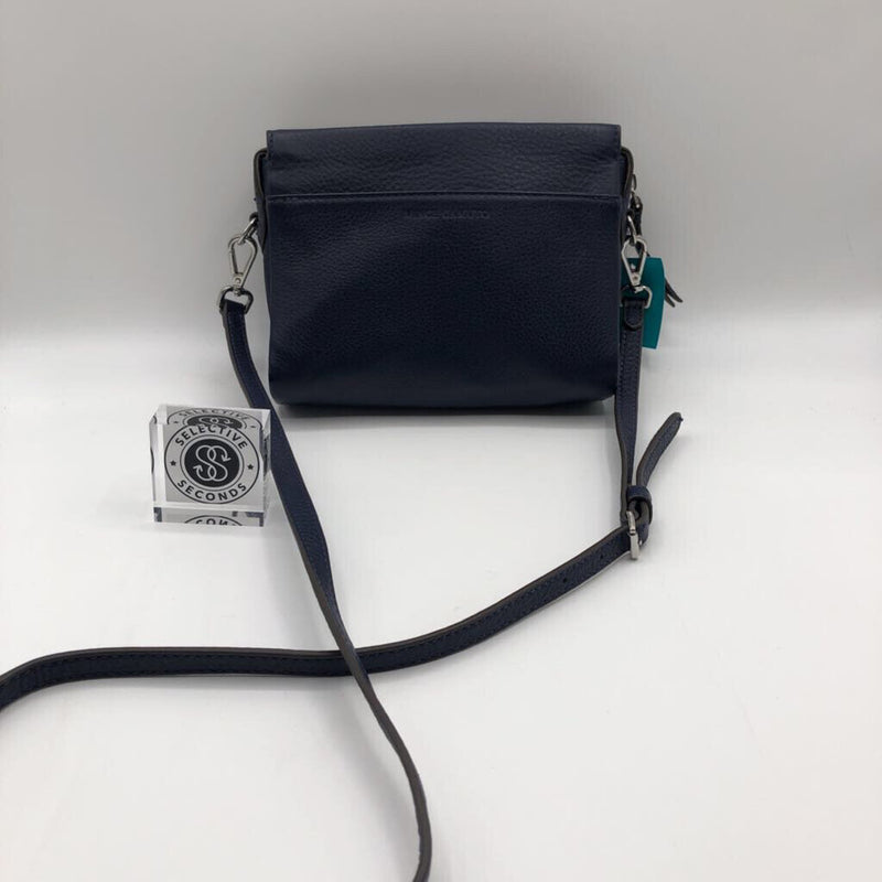 crossbody w/ slip pockets