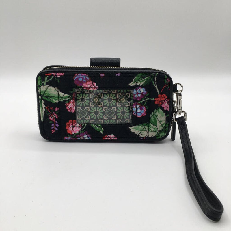 Quilted zip around wristlet