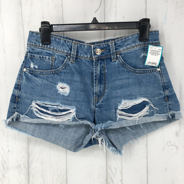 4 Distressed denim short