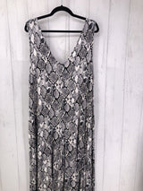 R38 3xl slvls snakeskin tie front romper