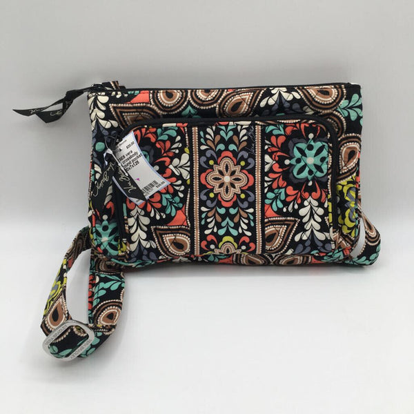 crossbody w/ zip around pocket