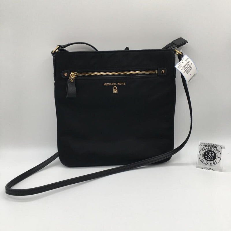 nylon crossbody w/ zip pocket