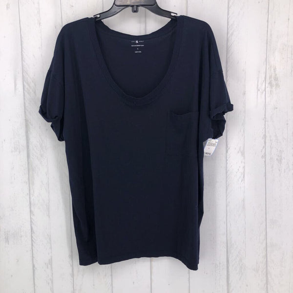 XL cuffed sleeve pocket tee