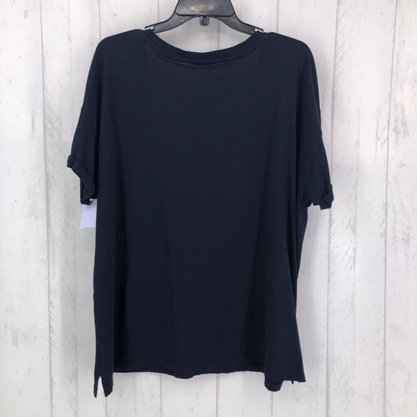 XL cuffed sleeve pocket tee