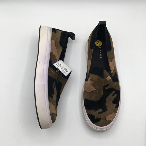 7M Suede Camo Slip on