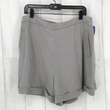 1X cuffed slant pocket short