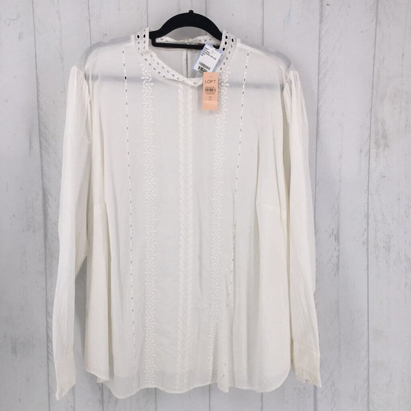 24 Eyelet trim top L/S