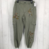 10 embroidered cargo pants