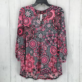 NWT L 3/4 slv print v-neck top