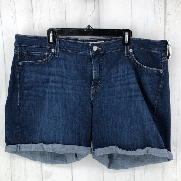 22W Mid length shorts