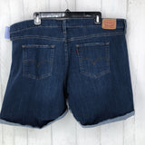 22W Mid length shorts