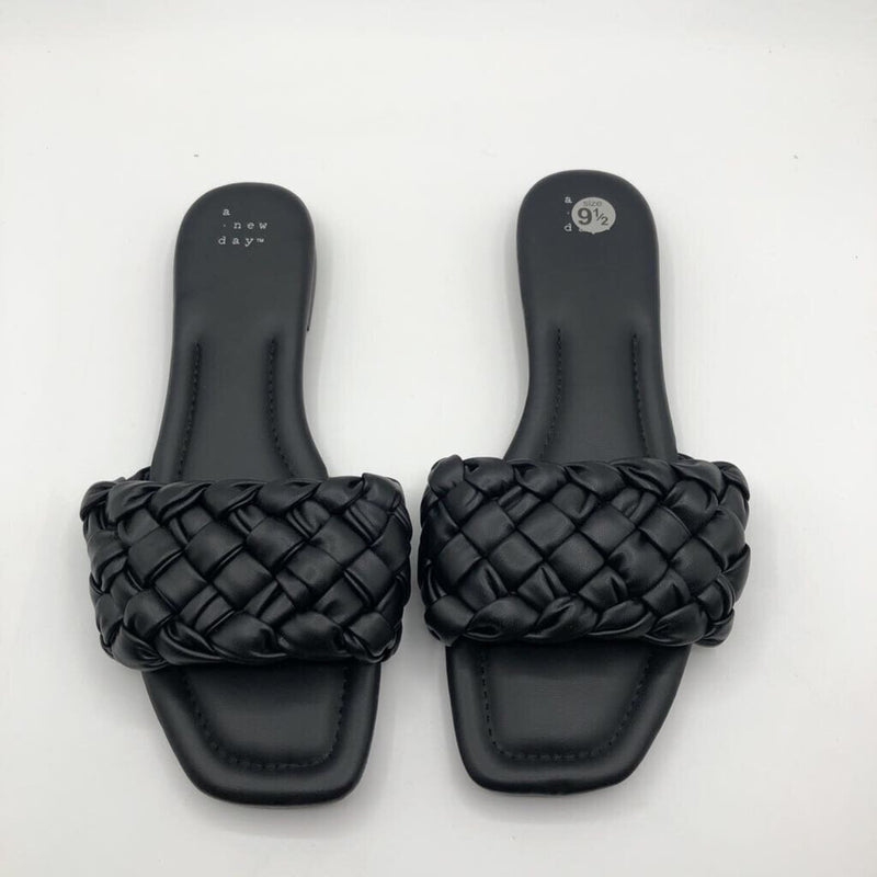 9 1/2 Weaved sandal