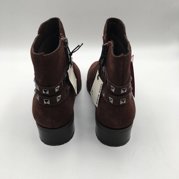 7 Square toe casual ankle boot