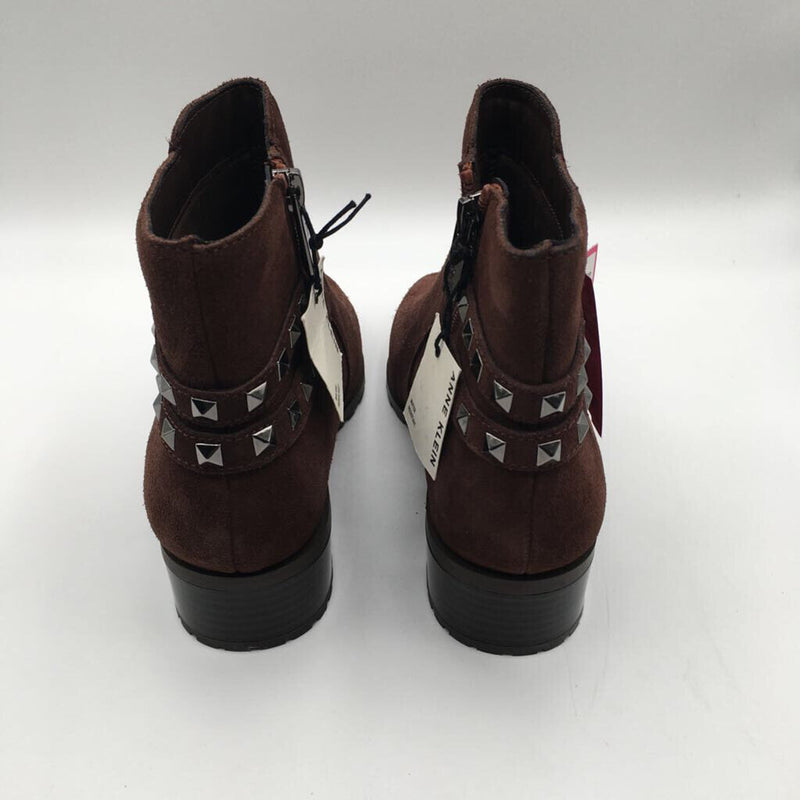 7 Square toe casual ankle boot