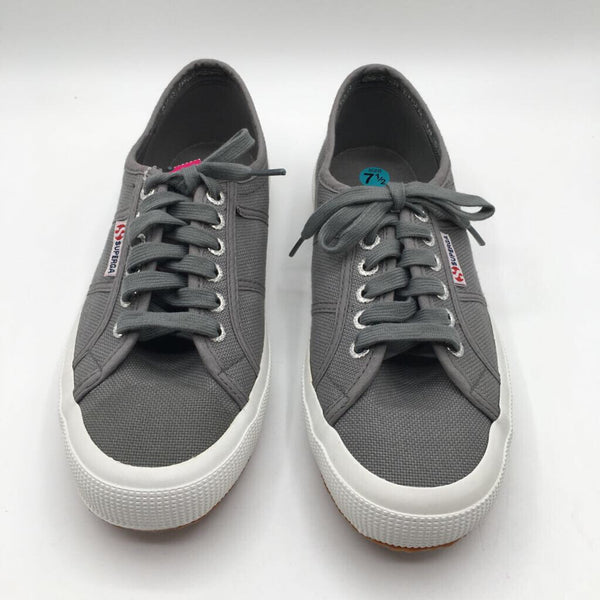 R69 71/2M lace up canvas sneaker