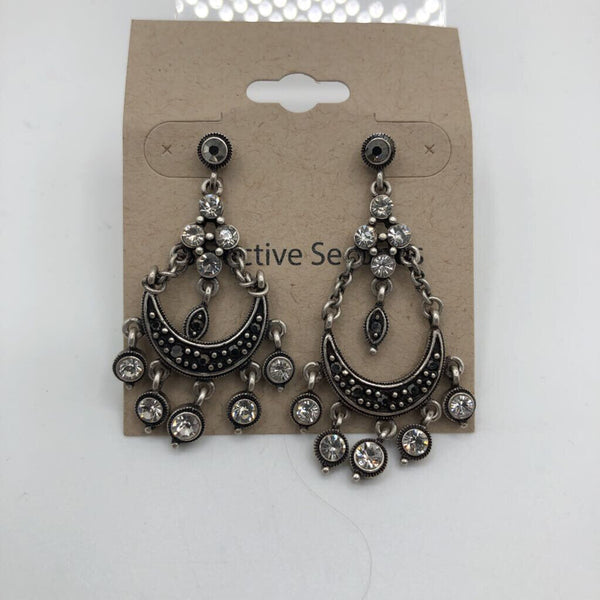 silvertone chandeleir earring w/bling