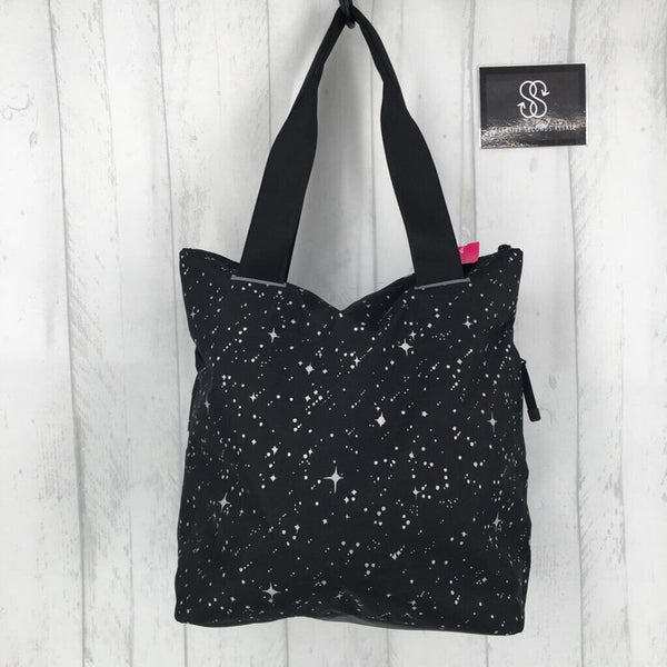 R55 tote w/ zip pockets