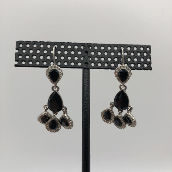 silvertone chandelier earring w/black stones