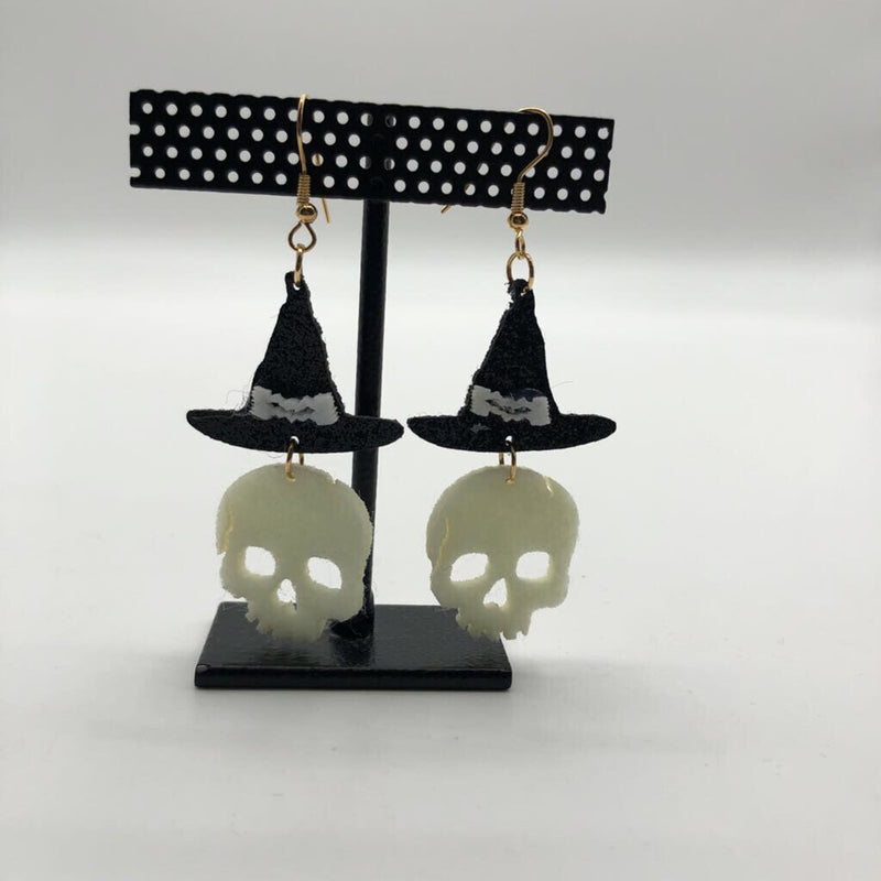 skelton earring w/black hat earring