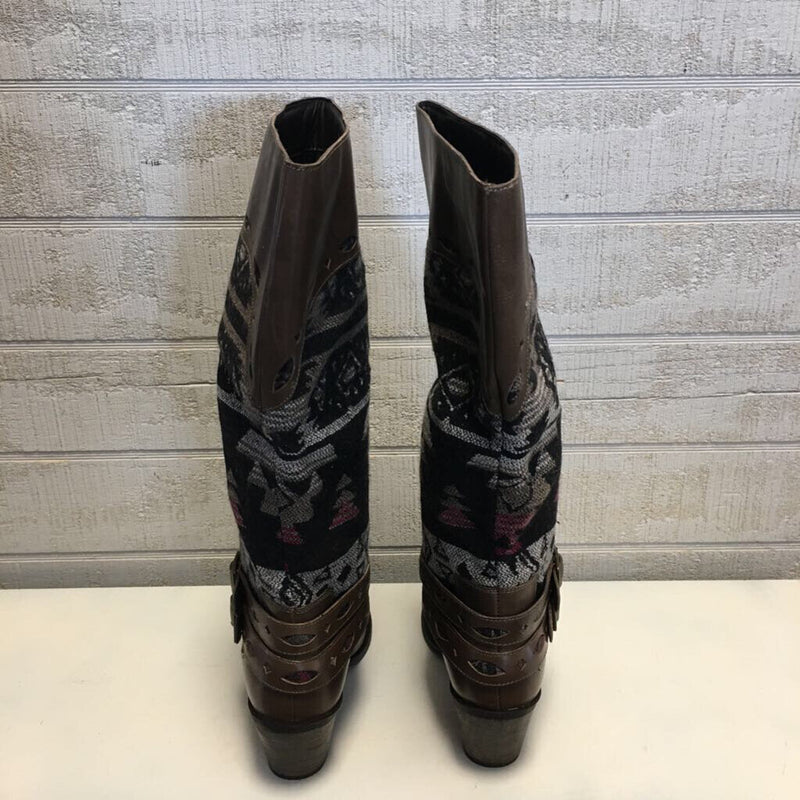 R129 8 sweater western boots