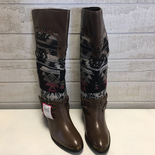 R129 8 sweater western boots