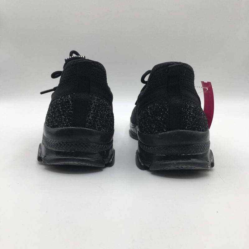 9 Knit lace up sneaker