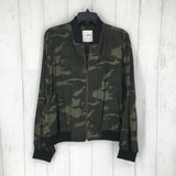 L Zip up camo jacket