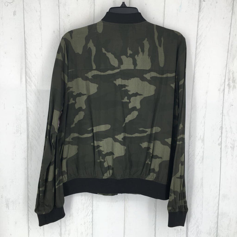 L Zip up camo jacket