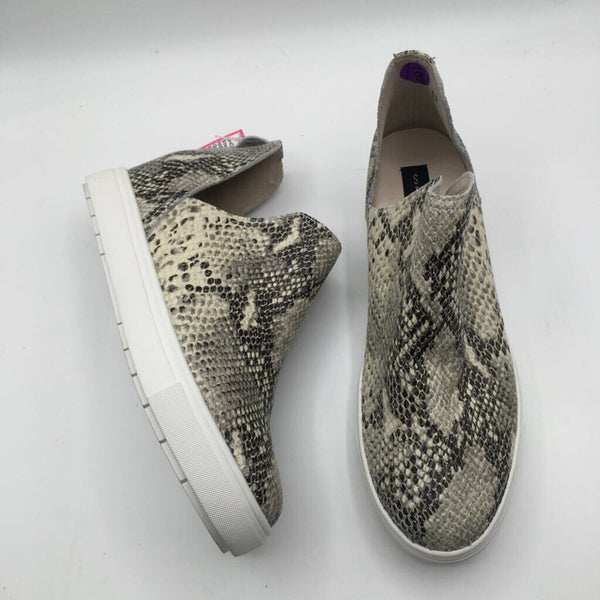 NWOB 8 Snake print slip on sneaker