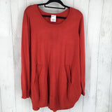 1X Round hem front pocket sweater