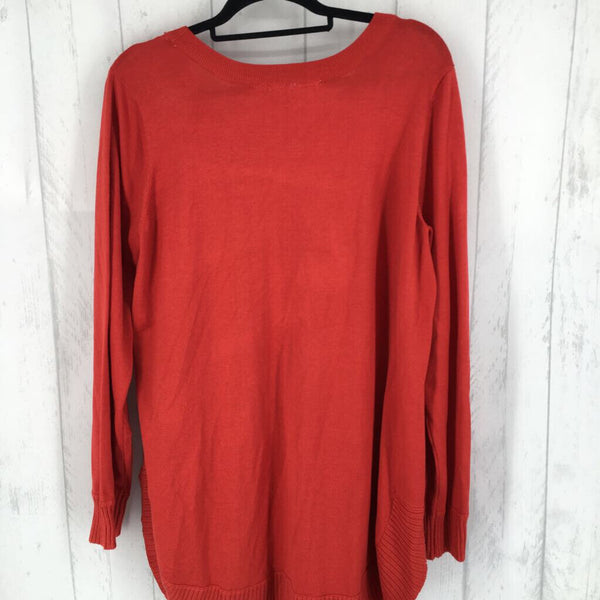 1X Round hem front pocket sweater