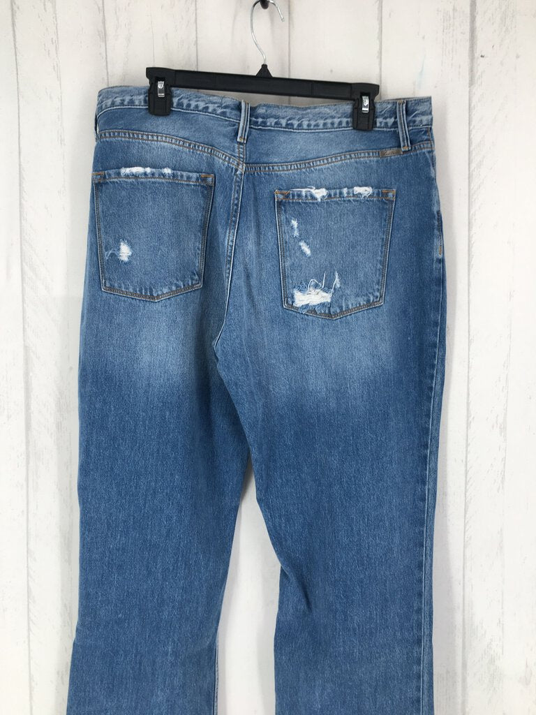 15/31 Distressed jeans