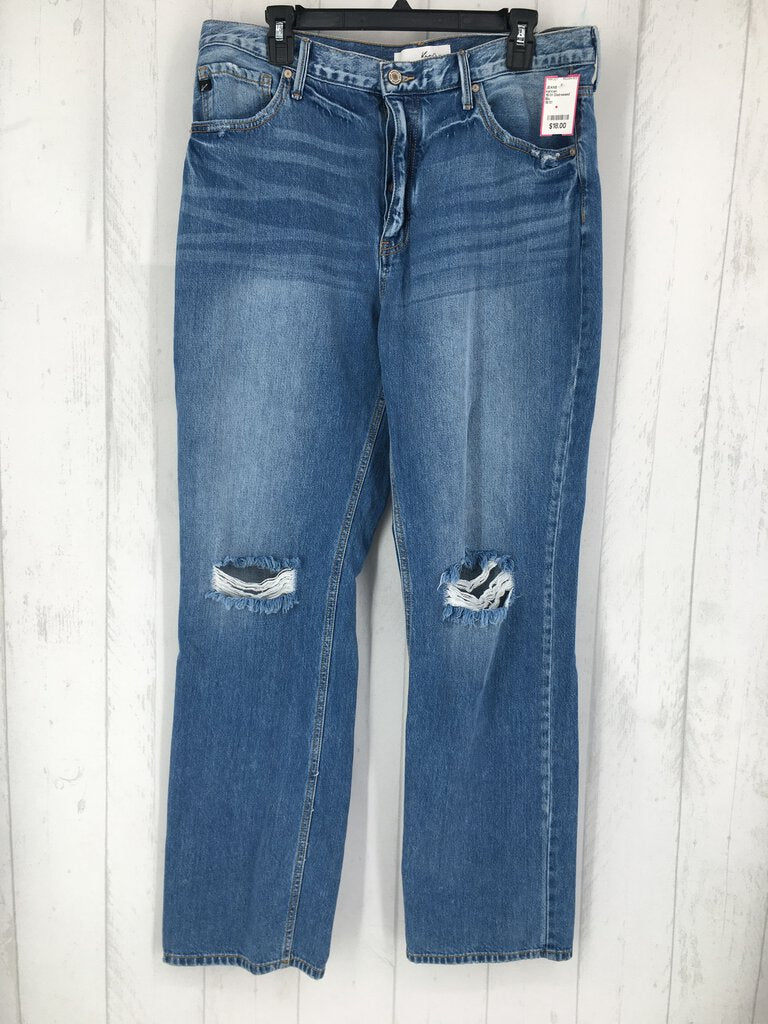 15/31 Distressed jeans