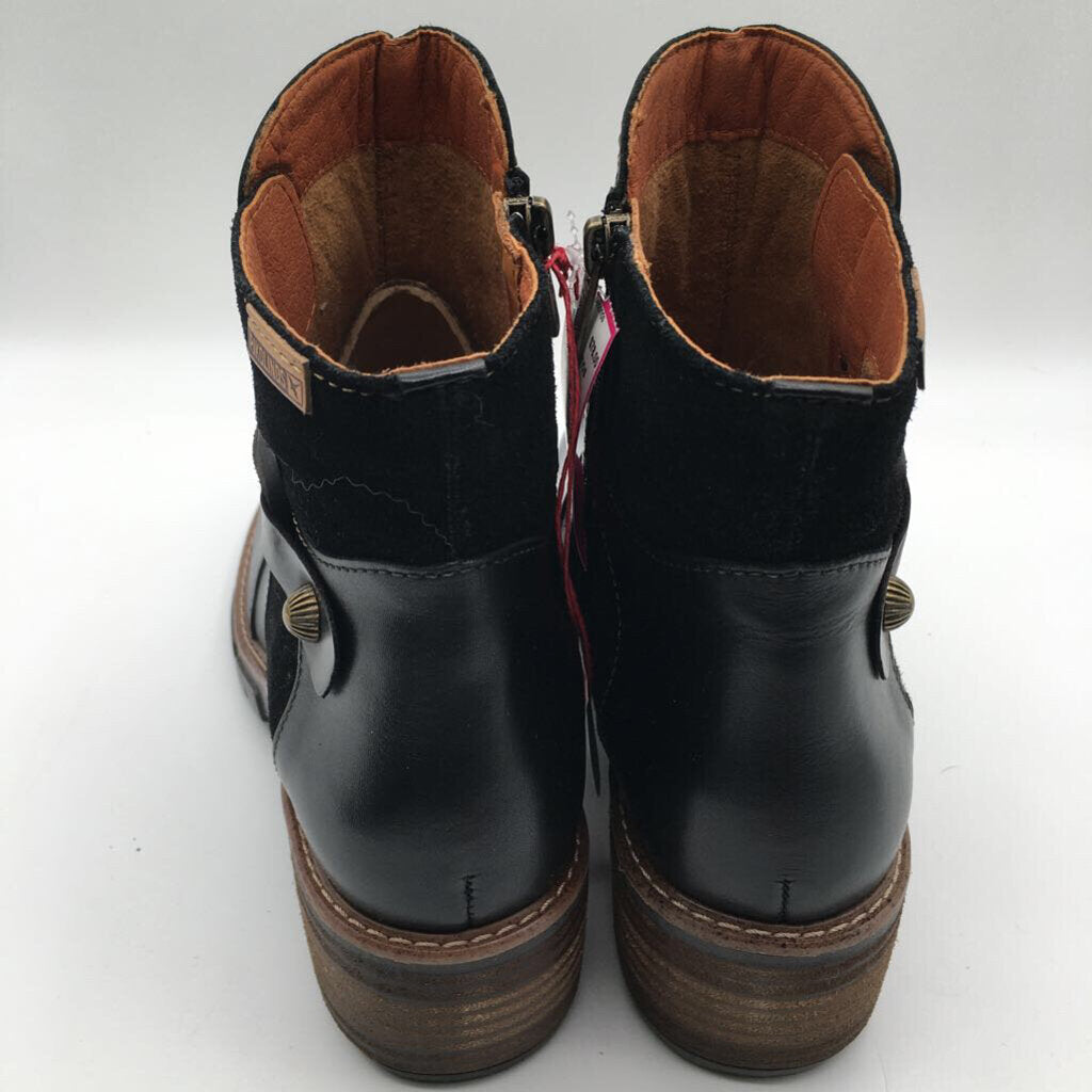 R230 9 suede/leather side zip ankle boots