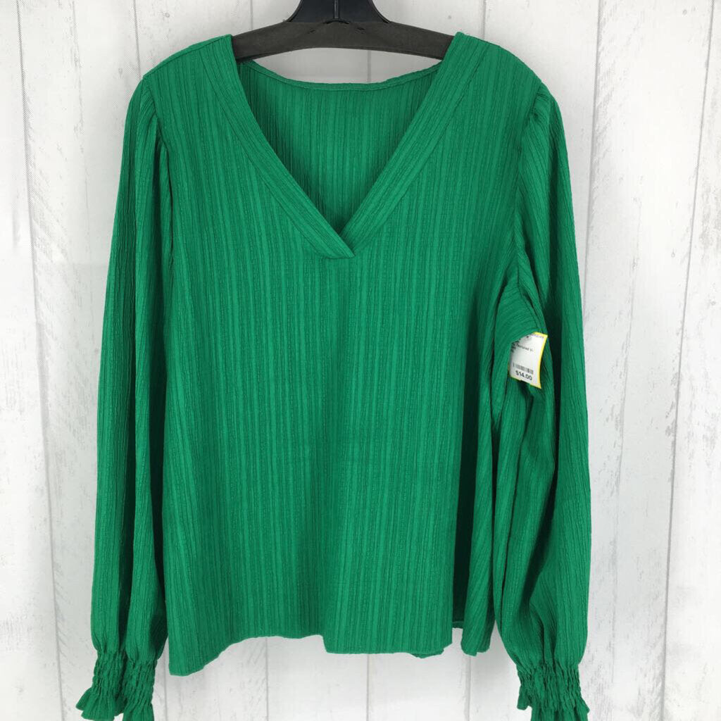 XL Textured V-neck smocked l/s