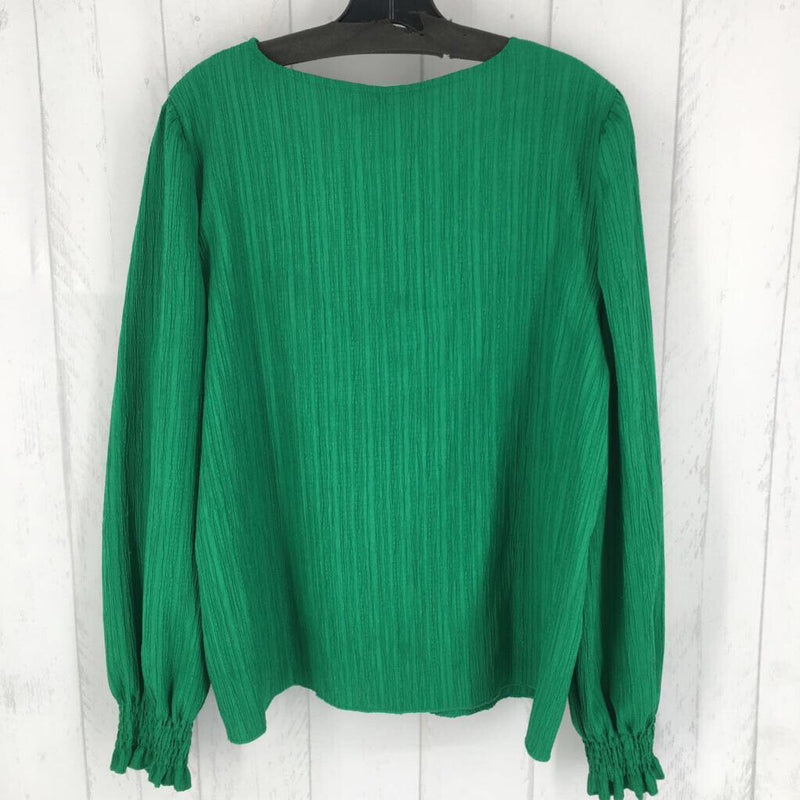 XL Textured V-neck smocked l/s