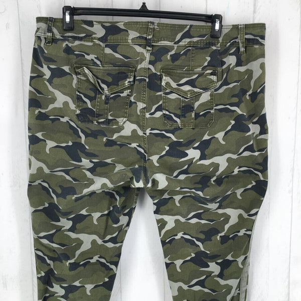 26 Camo cuffed hem pant