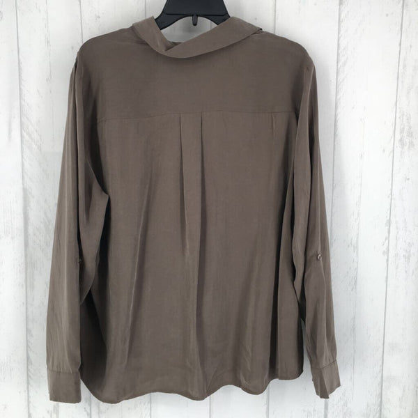 R54 3(L) Silky button-down l/s top