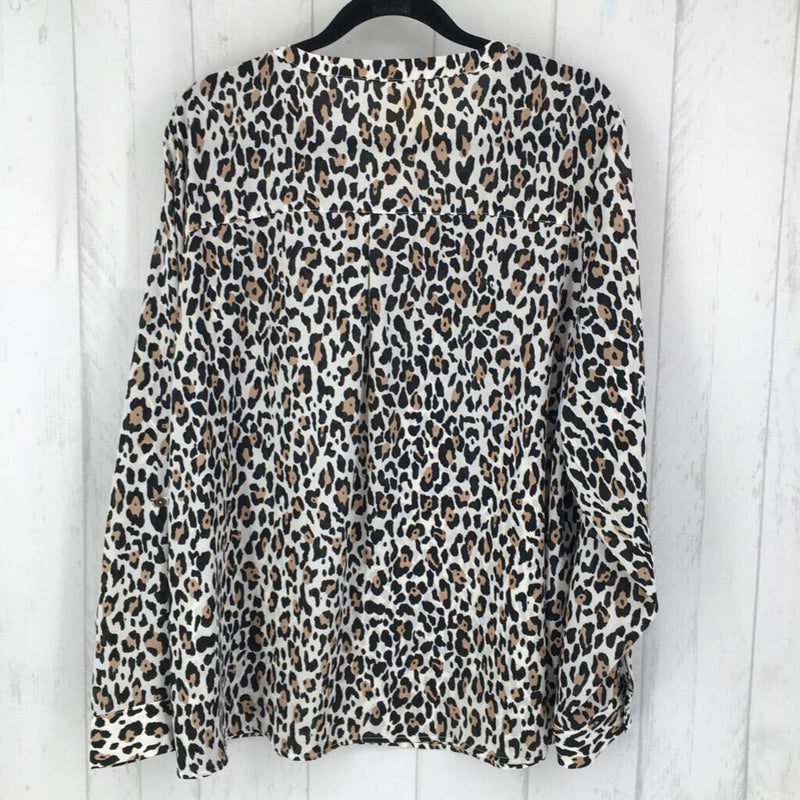 R34 2X Animal print v-neck l/s top