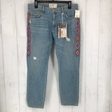 28 Embroidered crop jeans