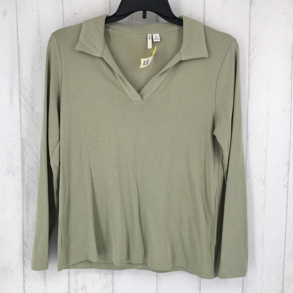 M Collared v-neck l/s top