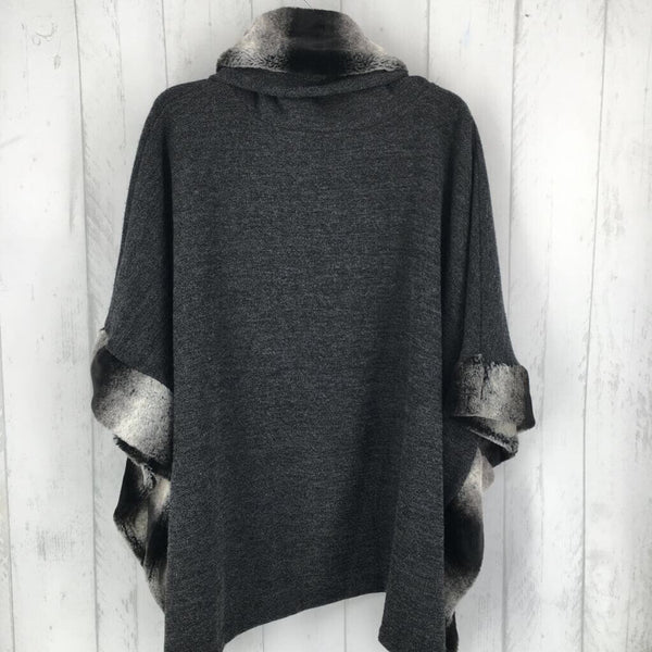 S/M Fur trim poncho