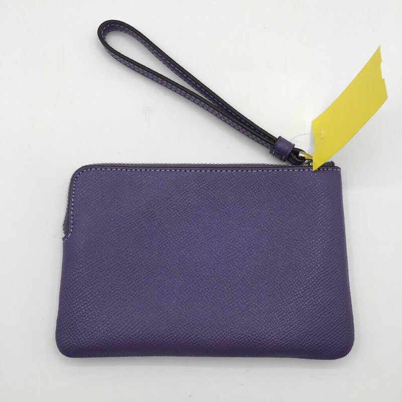 pebbled wristlet