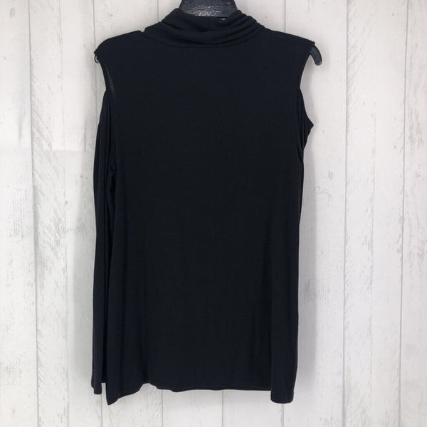 1(M) T-neck off shoulder l/s top