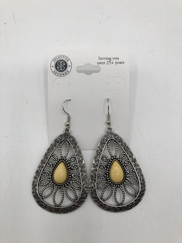 silvertone guitar pick earring w/yellow stones