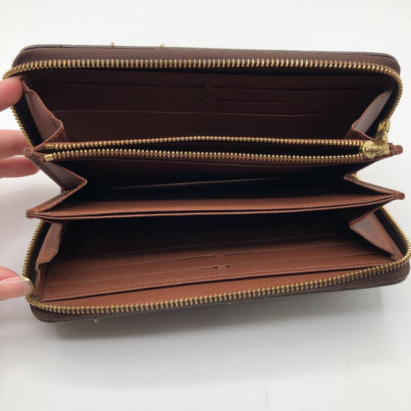 momogram zip around wallet