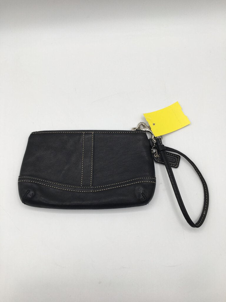 zip wristlet