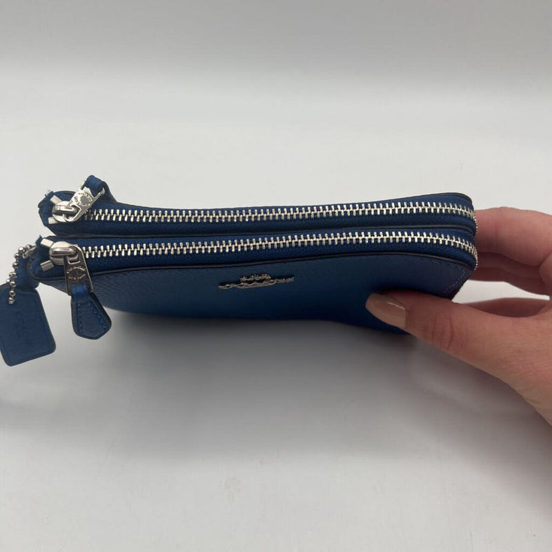 Double zip wristlet